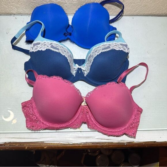 3 Beautiful Bras, 2 Victoria Secret, 1 NWT 32D and 32C , and 1 1DKNY 32D - Picture 2 of 11